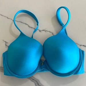 Victoria’s Secret bra 32D